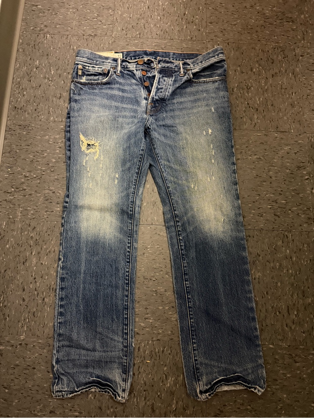 Abercrombie & fitch distressed jean